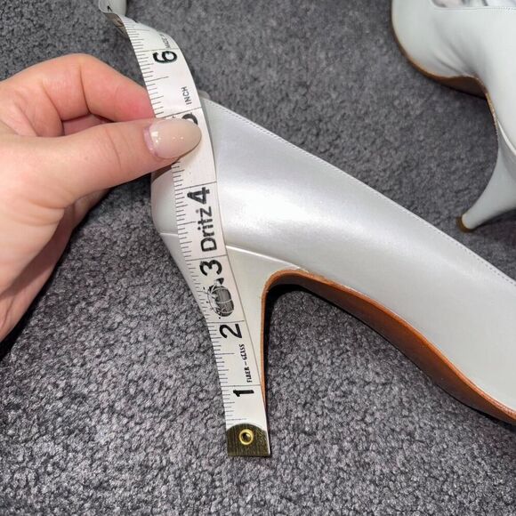 Vintage Stuart Weitzman White Heels with Silver Details - Perfect for Wedding! - Picture 6 of 9